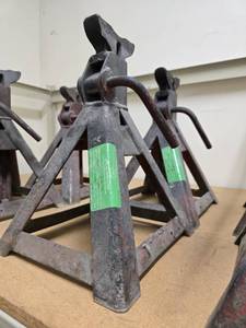 lot 25280 image: Set Of Jack Stands