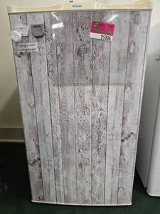 lot 25306 image: Haier Mini Fridge