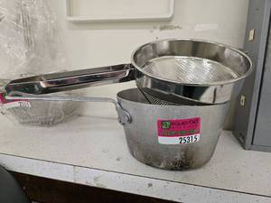 lot 25315 image: Vollrath Collander and Sauce Pan