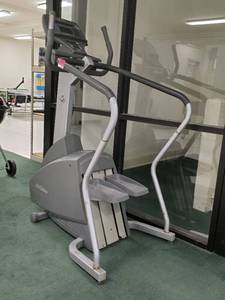 lot 25327 image: Life Fitness 95Si Stair Stepper