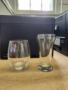 lot 48681 image: 2 Cases of Glasses