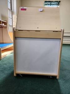 lot 48691 image: LakeShore Wipe And Write Big Book Easel