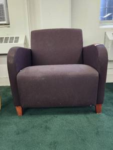 lot 48698 image: Dark Brown Lounge Chair