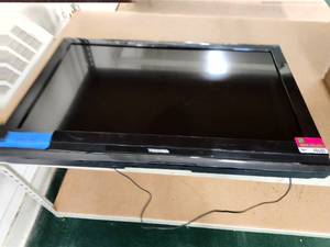 lot 48680 image: Toshiba 36in TV Model 37RV525RZ