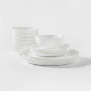 lot 52986 image: Glass 8pc Dinnerware Set White - Threshold� - 2 Blows 6 Plates