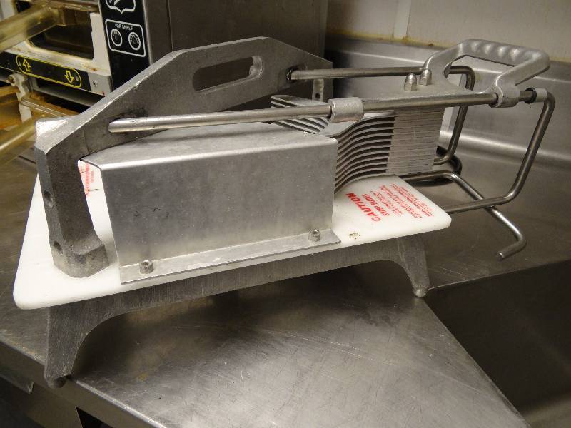 lot 2557 image: Lincoln Tomato Pro Tomato Slicer