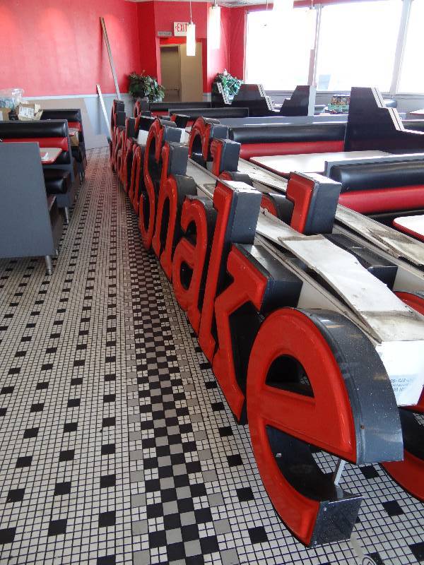 lot 2585 image: 24 Lighted Steak N Shake Sign