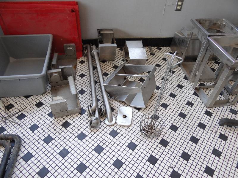 lot 2589 image: Lot Of Scrap Pieces