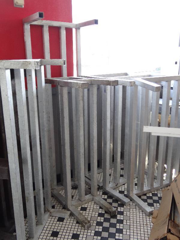 lot 2592 image: Lot Of Dunnage Racks