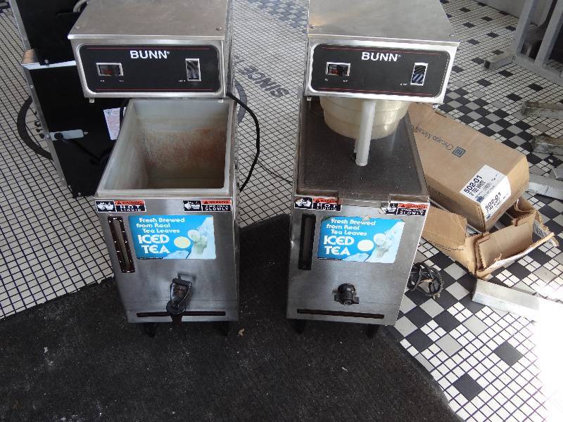 lot 2593 image: Pair Of Bunn Tea Brewers