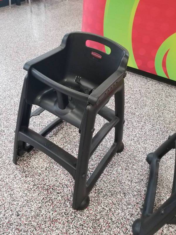 lot 1034 image: Rubbermaid black plastic high chair