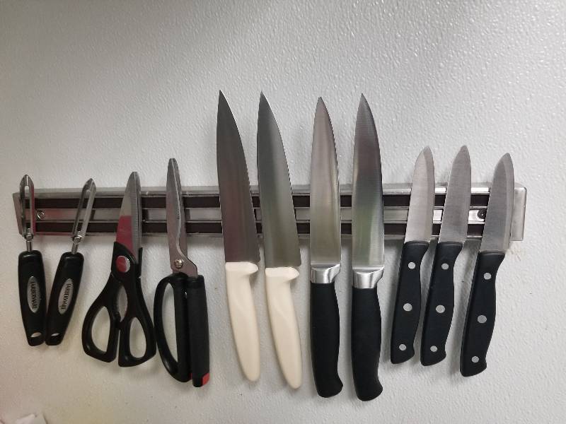 lot 1057 image: Magnetic knife rack with contents