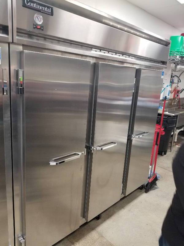 lot 1066 image: Continental 78 3 door stainless cooler