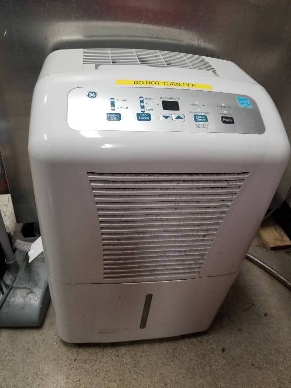 lot 1069 image: GE 70 pint dehumidifier