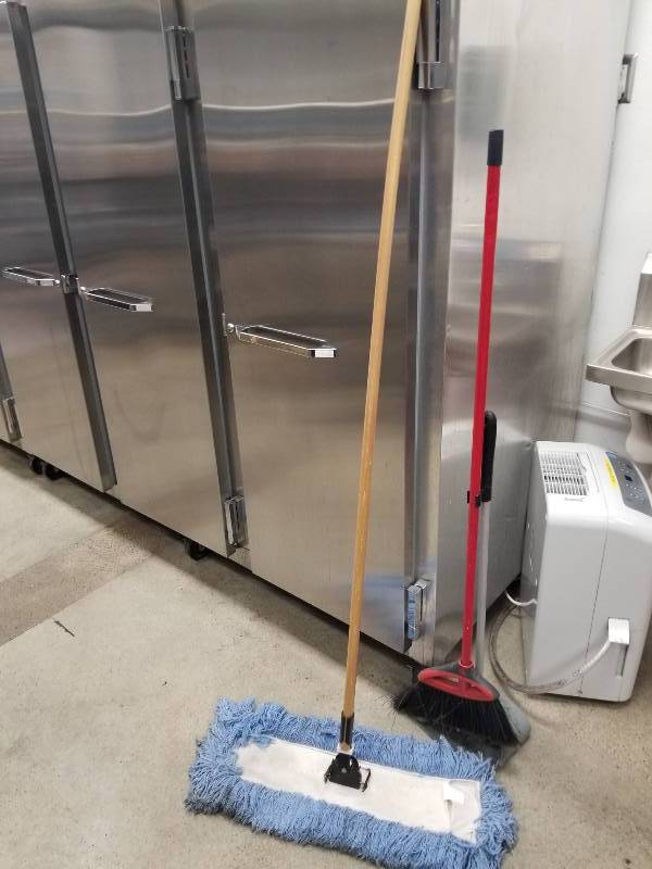 lot 1071 image: Dust mop, broom and dust pan