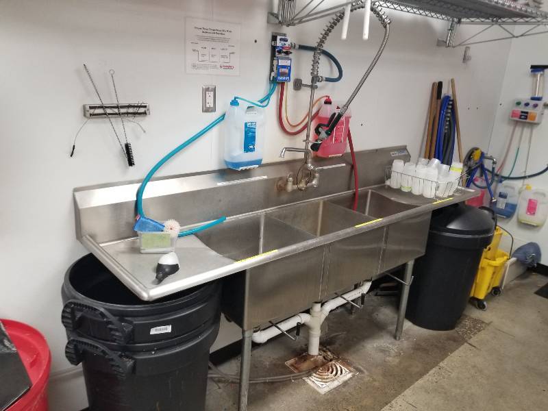 lot 1072 image: Patriot 3 compartment sink