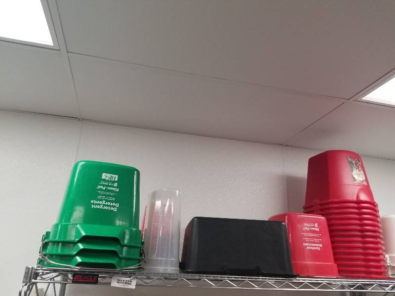 lot 1075 image: Lot of buckets and bins on shelf