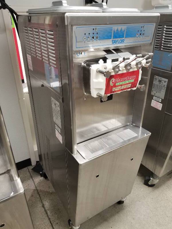 lot 84 image: 2011 Taylor 794-33 2 flavor with twist ice creamyogurt machine