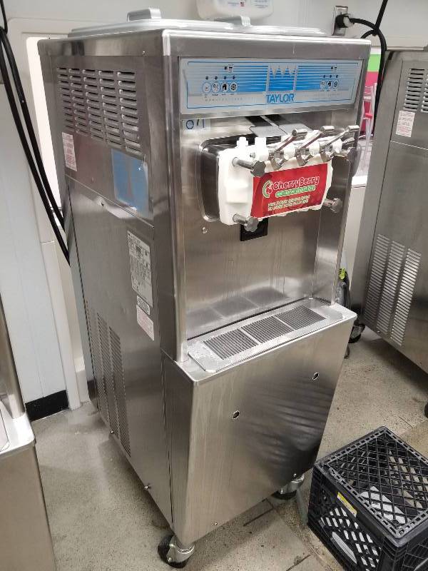 lot 85 image: 2011 Taylor 794-33 2 flavor with twist ice creamyogurt machine