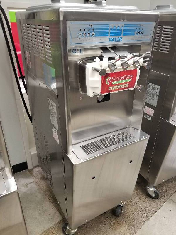 lot 87 image: 2011 Taylor 794-33 2 flavor with twist ice creamyogurt machine