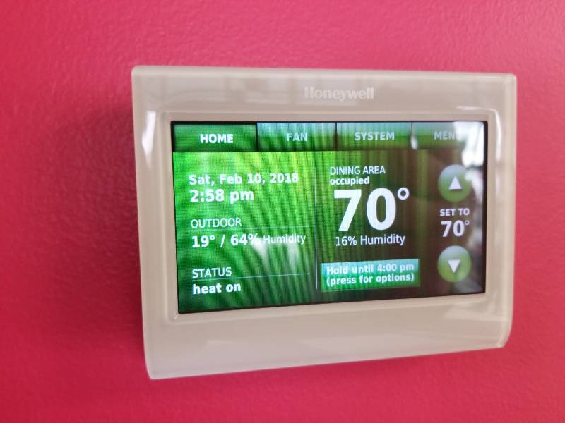 lot 1092 image: Honeywell digital thermostat
