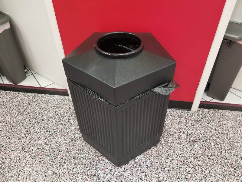 lot 1098 image: Black plastic trash can