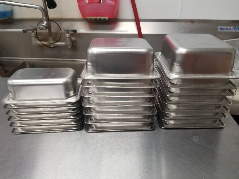 lot 1105 image: Lot (20) stainless insert pans