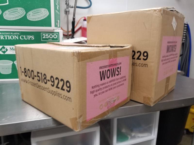 lot 1113 image: Boxes of white 4 oz cup and lids