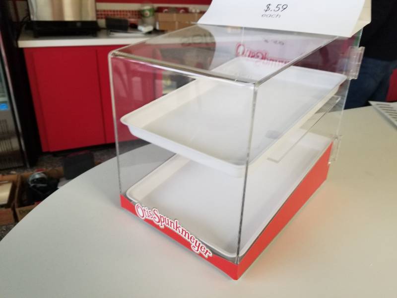 lot 1124 image: Otis Spunkmeyer cookie display