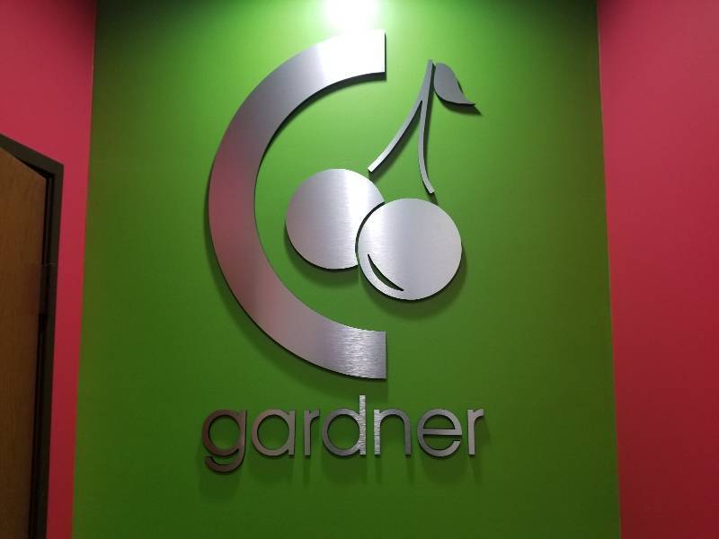 lot 1127 image: GardnerCherry Berry wall graphic
