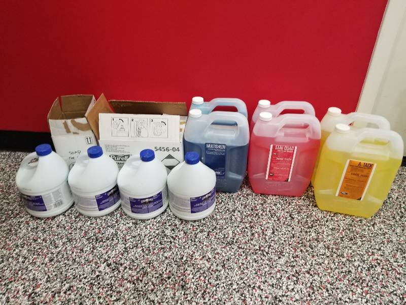 lot 1128 image: Lot of cleaning chemicals