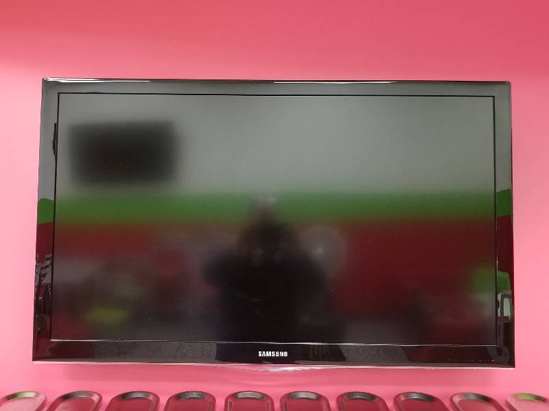 lot 55 image: Just ADDED Samsung Flat Screen TV