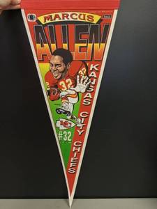 lot 1 image: Kansas City Chiefs Marcus Allen #32 Pennant 1 of 2,500