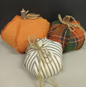 lot 23 image: Set of 3 fabric pumpkins ( 3 different sizes)