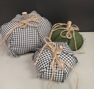 lot 24 image: Set of 3 fabric pumpkins ( 2 different sizes)
