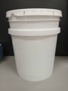 lot 78 image: White 5 Gallon Bucket with Lid (Food Safe)