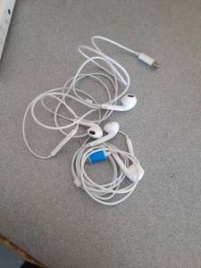 lot 12537 image: Type C Stereo Earbuds 2 pack