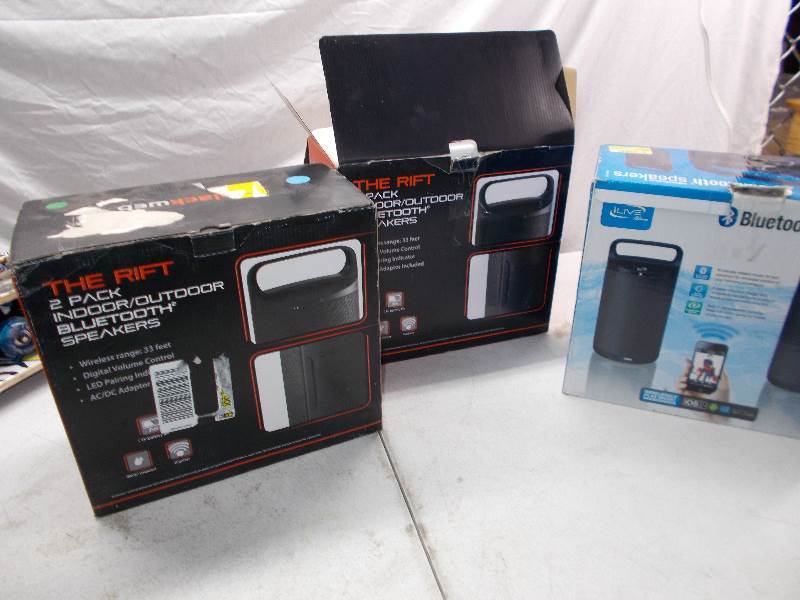 lot 1312 image: 3 sets of blue tooth speakers