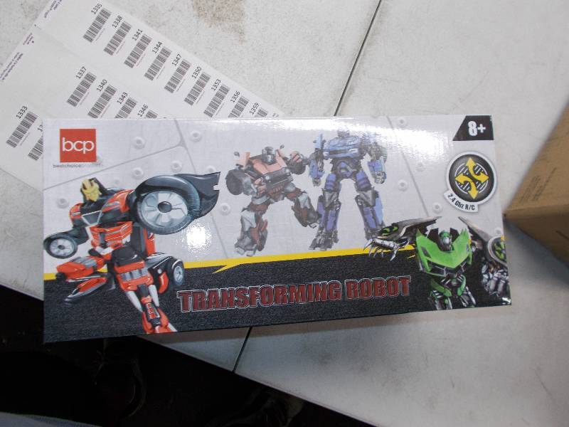 lot 1332 image: transforming rc robot