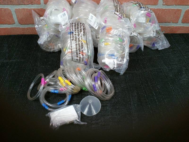 lot 5 image: Fun Express Sand Art Bracelets