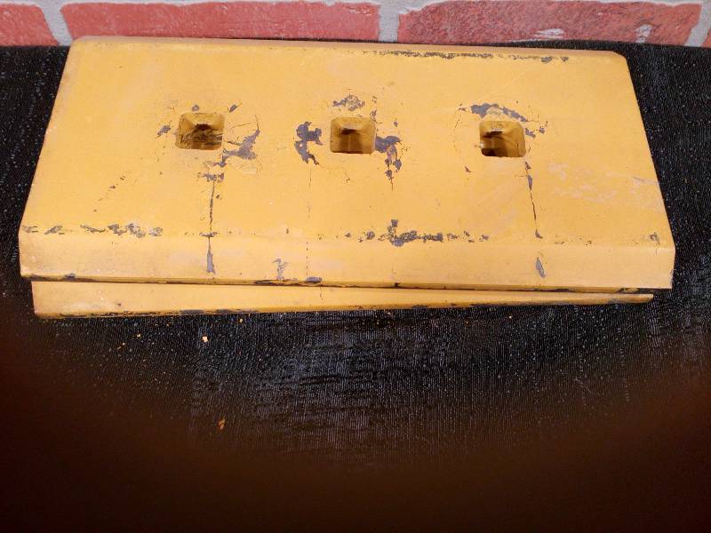lot 1 image: John Deere Cuting Edge End Bits
