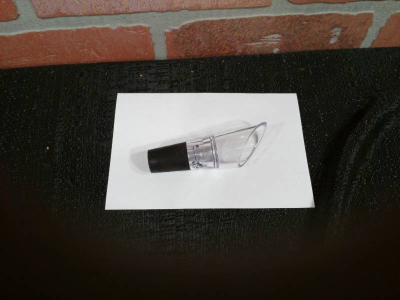 lot 14 image: Mini Plastic Wine Aerator Bottle Pourer Decanter