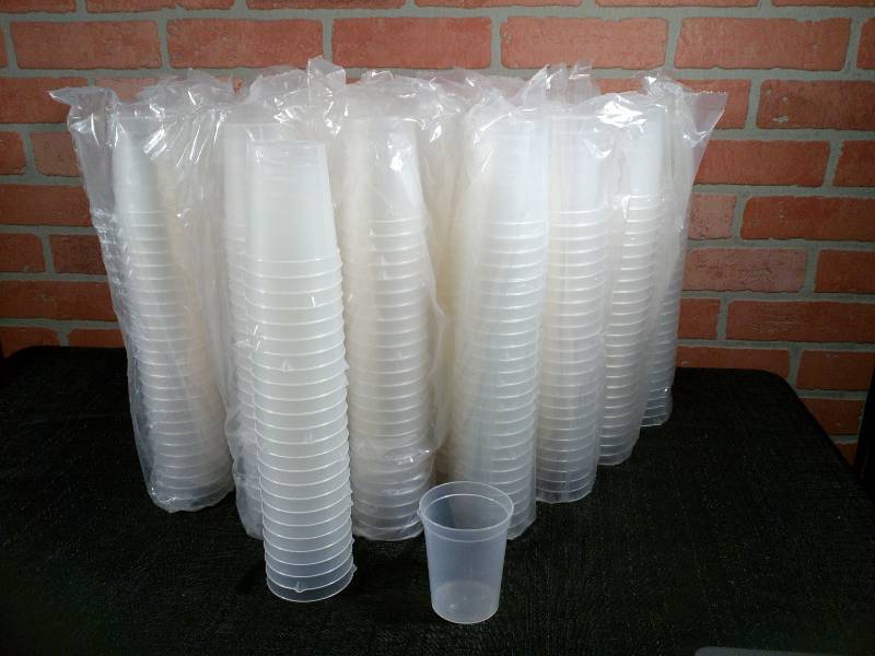 lot 23 image: Disposable Plastic Liquid Measurement Cups