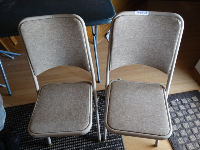 lot 115 image: 2 Metal Folding Chairs