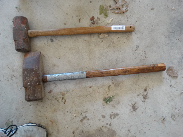 lot 128 image: 2 Sledge Hammers.