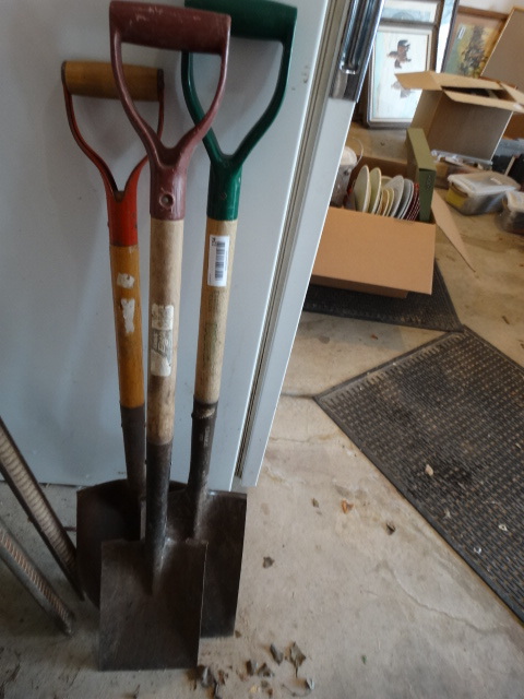 lot 134 image: 3 Short Handle Shovels.