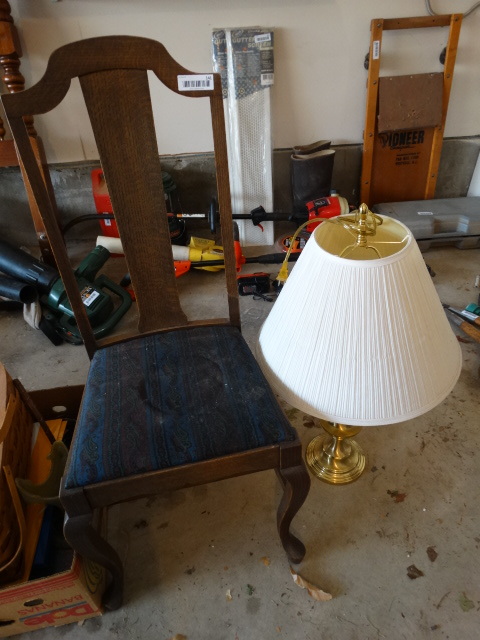 lot 141 image: Antique Wood Dining Chair & Brass Lamp wShade.
