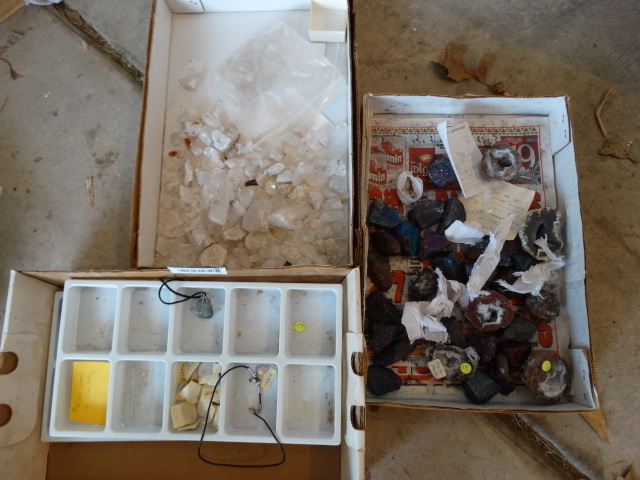 lot 147 image: Jewelry & Geode Rock Collection.
