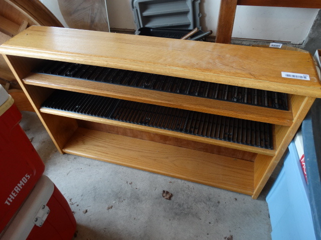 lot 154 image: Oak Shelf Unit.
