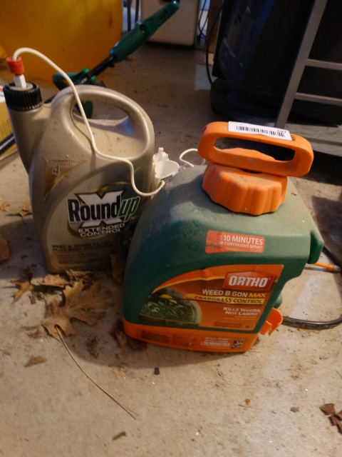 lot 197 image: Ortho Weed-B-Gone & Round-Up WeedGrass Killer - Partial Jugs.